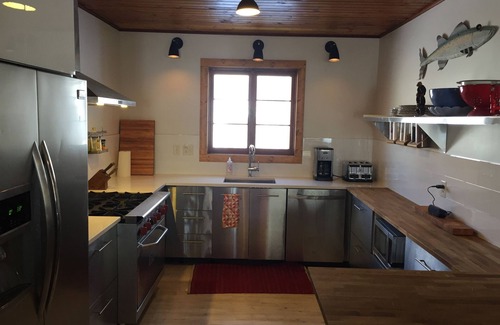 Woodland Cottage | 'Barefoot' Lake House–Play, Rest & Relax