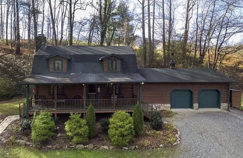 Leicester Cabin | Barefoot Lodge at Dix Creek