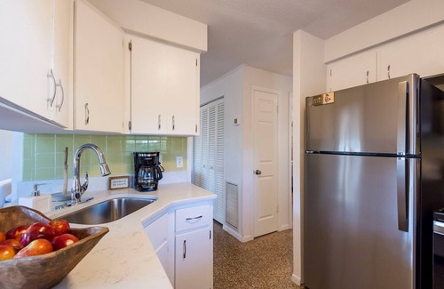 Anna Maria Condo | Barefoot Mermaid 4, greatAMI location steps to the beach/fun on Pine Ave