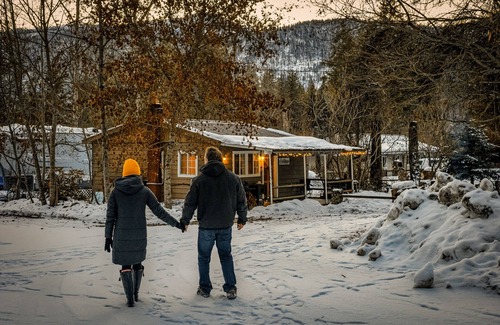Christina Lake Cabin | Barefoot Villas Cabin 3 Caribou