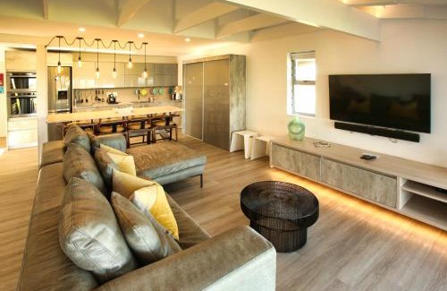 Langebaan House | Barefootin Beachfront Cottage, Loadshedding-Proof, Steps Away from Langebaan Main Beach Bliss