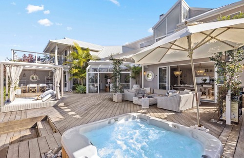 Safety Beach House | Barellen Beach House - Luxury Beachfront Oceanview