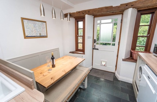 Portinscale Cottage | Barf Cottage - a cottage that sleeps 5 guests in 3 bedrooms