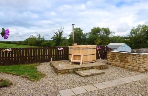 Darlington Cottage | BARFORTH HALL DAIRY, pet friendly, with hot tub in Gainford