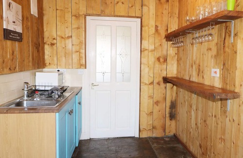 Darlington Cottage | BARFORTH HALL LODGE, pet friendly, with hot tub in Gainford
