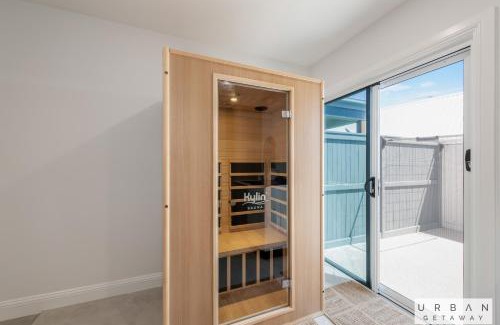 Bargara House | Bargara Coastal Luxe Aircon, Outside Pet, Sleeps 8