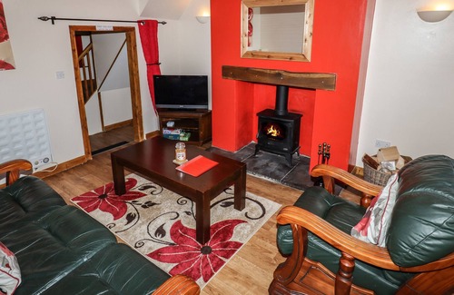 Hendrerwydd Cottage | BARKALOT COTTAGE, pet friendly, character holiday cottage in Denbigh