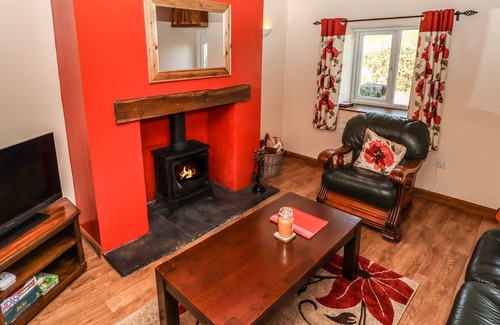 Hendrerwydd Cottage | BARKALOT COTTAGE, pet friendly, character holiday cottage in Denbigh