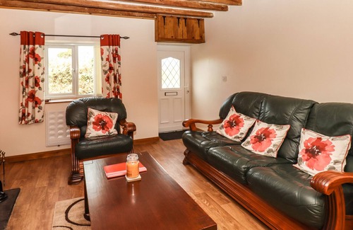 Hendrerwydd Cottage | BARKALOT COTTAGE, pet friendly, character holiday cottage in Denbigh