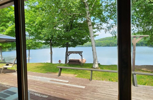 Highlands East Cottage | Barker's Lakefront Cottage - Upper Cardiff Lake, Highlands East (STR25-00064)