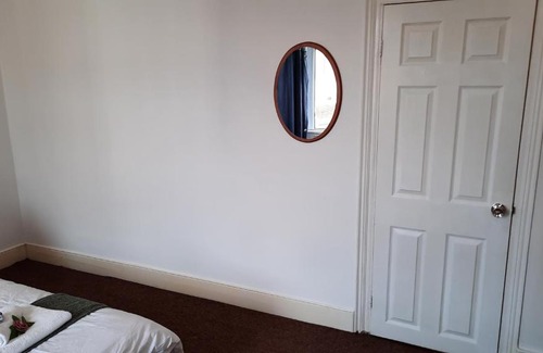 Barking House | Barking Station Property