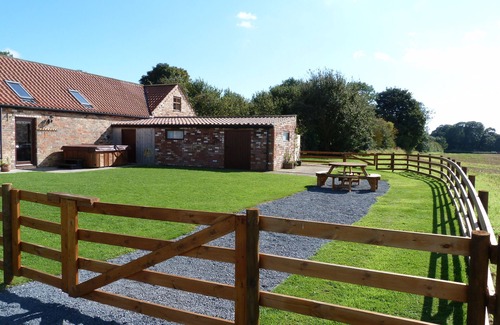 Hornsea House | Barley Edge, Beautiful Barn Conversion, Sleeps 10, Grounds overlook Hornsea Mere