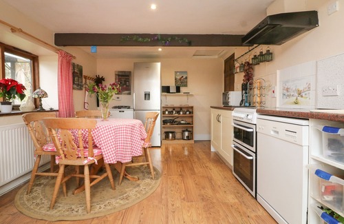 Okehampton Cottage | BARLEY MEADOW, pet friendly, character holiday cottage in Okehampton