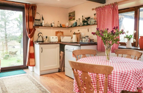 Okehampton Cottage | BARLEY MEADOW, pet friendly, character holiday cottage in Okehampton
