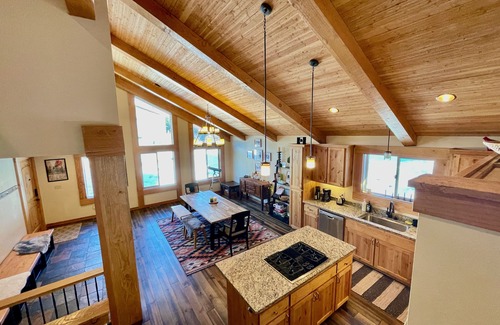Government Camp Cabin | Barlow Pines Lodge - spacious cabin next to Ski Bowl with a Mt. Hood view