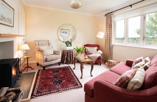 Berwick-upon-Tweed Cottage | BARMOOR RIDGE, pet friendly, character holiday cottage in Lowick