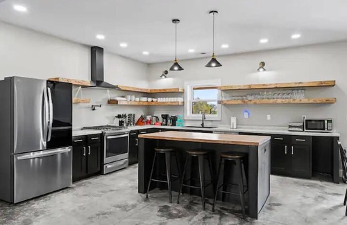 Camargo House | Barn! 2-Hole Golf Course, BBall, Wiffleball, Soccer, Theater, Arcade, 2 Hot Tubs