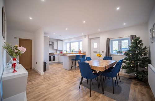 King's Bromley House | Barn Conversion - Commutable to lots of attractions, family & pet-friendly.
