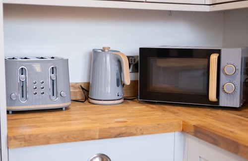 King's Bromley House | Barn Conversion - Commutable to lots of attractions, family & pet-friendly.