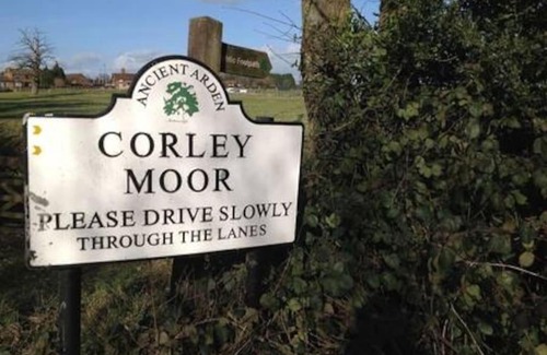 Isley Walton House | Barn Conversion with Hot Tub & Beautiful Views sleeps 12