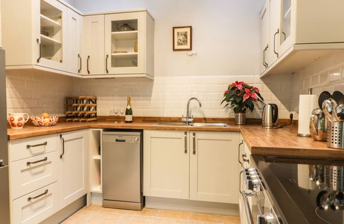 Potter Brompton Cottage | BARN COTTAGE, family friendly, with open fire in Brompton-By-Sawdon