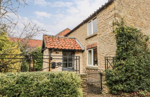 Potter Brompton Cottage | BARN COTTAGE, family friendly, with open fire in Brompton-By-Sawdon