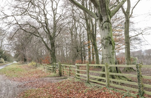 Potter Brompton Cottage | BARN COTTAGE, family friendly, with open fire in Brompton-By-Sawdon