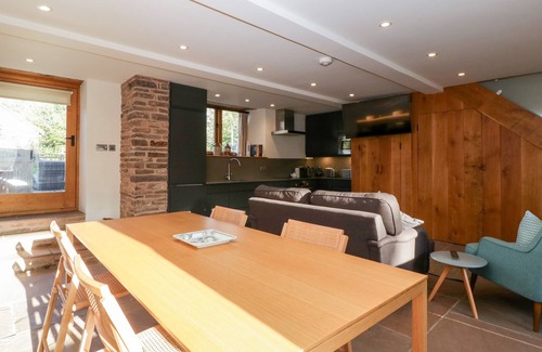 Leominster Cottage | BARN COTTAGE, pet friendly, character holiday cottage in Ludlow
