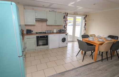 Llanybri Cottage | BARN COTTAGE, pet friendly, with hot tub in Laugharne