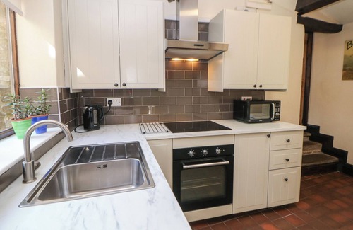 Peak District Cottage | BARN COTTAGE, pet friendly, character holiday cottage in Peak Forest