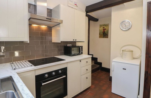 Peak District Cottage | BARN COTTAGE, pet friendly, character holiday cottage in Peak Forest