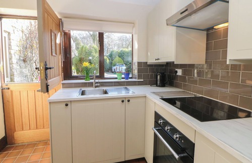 Peak District Cottage | BARN COTTAGE, pet friendly, character holiday cottage in Peak Forest