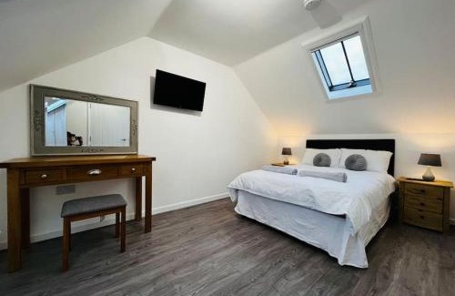 Frome House | Barn Cottage, with pre booked use of Indoor Swimming Pool