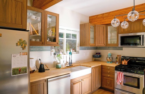 Cedar Ridge House | Barn Haus by the Creek. Dog Friendly!