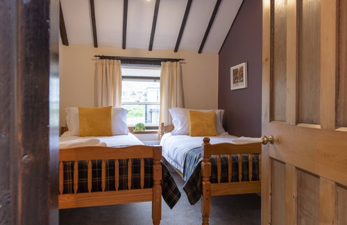 Darlington Cottage | BARN HOUSE MEWS, family friendly, with a garden in Gainford