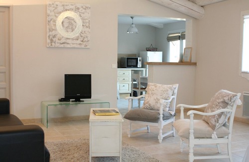 Mazan House | Barn in Provence converted into a cottage semi-detached in a provençal Mas