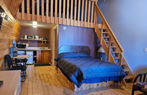 Division No. 16 House | Barn In The Bush - Room 6, King, queen & futon