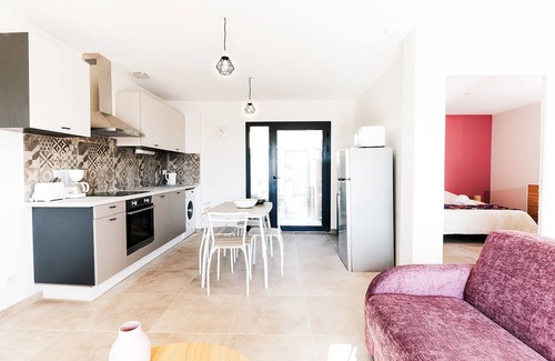 Assier House | Barn La Roca Masia - Les Pivoines, swimming pool, garden, 1 bedroom 2/4 persons