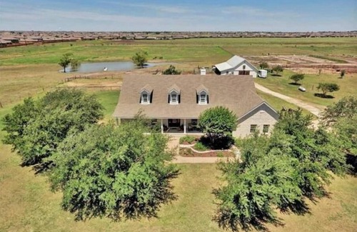 Pflugerville House | Barn Loft Living at a Texas Longhorn Mini Ranch