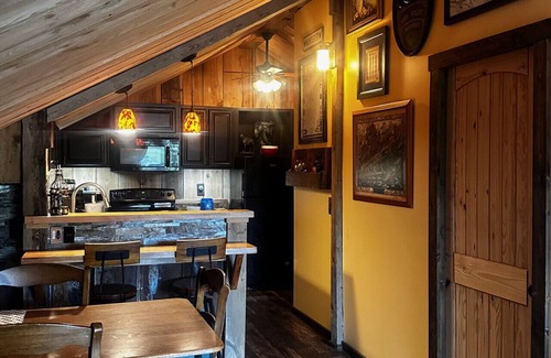 Mouth of Wilson Apartment | Barn Loft on Horse Farm near Grayson Highlands