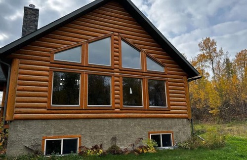 Parkland County Cabin | BARN OWL CABIN "Owl are Welcome" Rest and Relax in this Beautiful Log Home