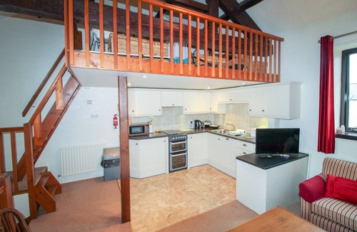 Lindale Cottage | Barn Owl Cottage, Lindale - a cottage that sleeps 4 guests in 2 bedrooms