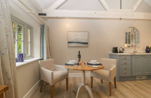 West Knoyle Cottage | BARN OWL COTTAGE, romantic, character holiday cottage in East Knoyle