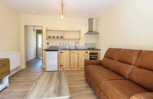 Ringstead Cottage | BARN OWL LODGE, country holiday cottage, with a garden in Snettisham