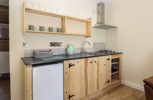 Ringstead Cottage | BARN OWL LODGE, country holiday cottage, with a garden in Snettisham