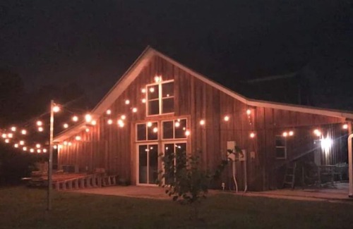 St. Cloud House | Barn Retreat with Hot Tub Centrally-located yet Secluded