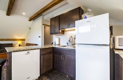 Stewartstown House | Barn Retreat with hot tub and patio!