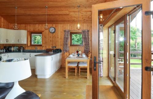 Crediton House | Barn Shelley Lodge
