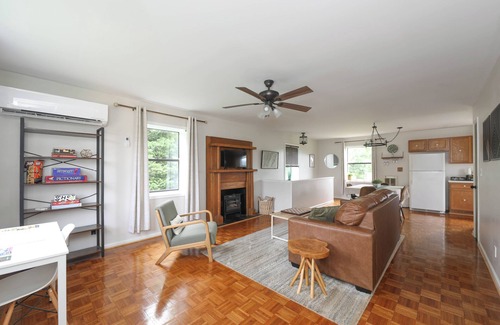 North Garden House | Barn Suite, Mountain Views & Hot tub, Pets OK!