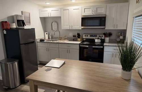 Hampton Apartment | Barnacle Bay - Perfect Location Near The Beach
